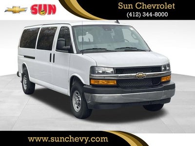 2025 Chevrolet Express Passenger 3500 1LT