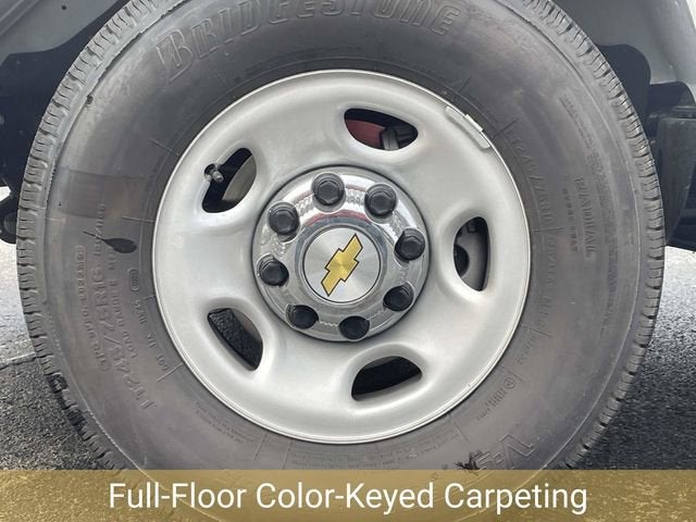 2025 Chevrolet Express Passenger 3500 1LT