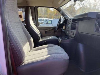 2025 Chevrolet Express Passenger 1LT