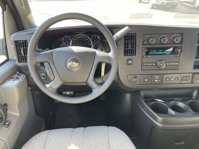 2025 Chevrolet Express Passenger 1LT