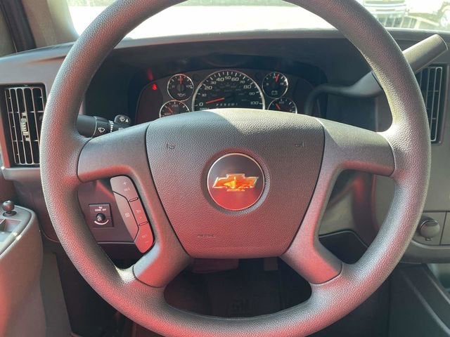 2025 Chevrolet Express Passenger 1LT