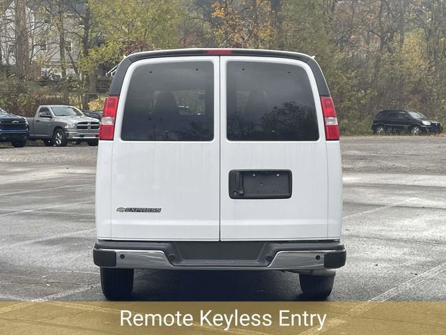 2025 Chevrolet Express Passenger 3500 1LT