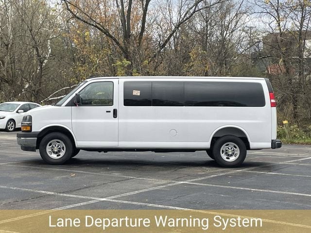 2025 Chevrolet Express Passenger 3500 1LT