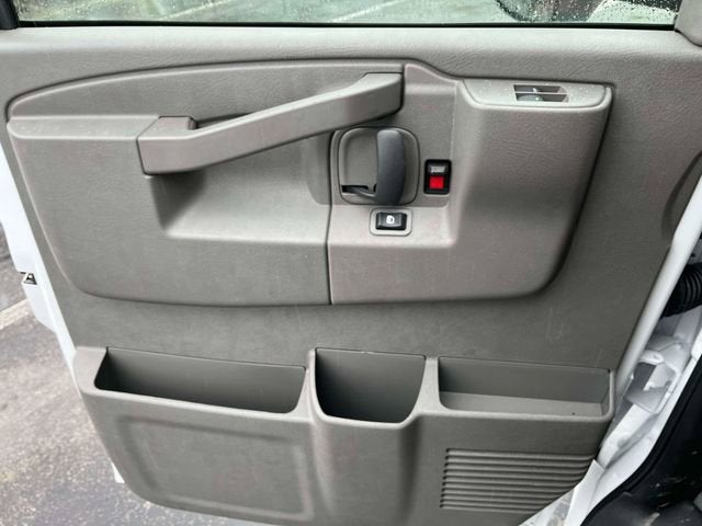 2024 Chevrolet Express Cutaway 3500 1WT