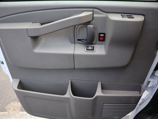 2024 Chevrolet Express Cutaway 3500 1WT